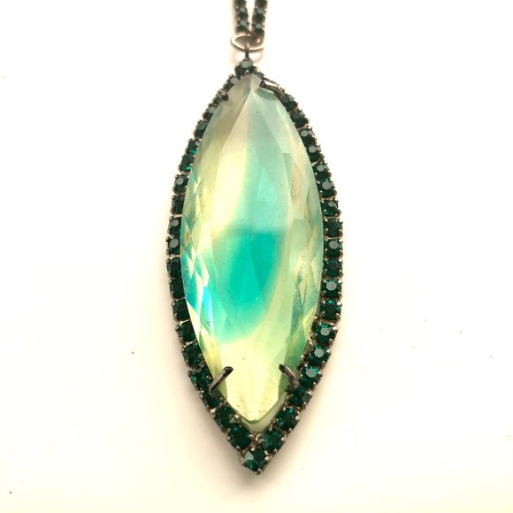 VINTAGE GREEN RHINESTONE PENDANT NECKLACE - Picture 3 of 5